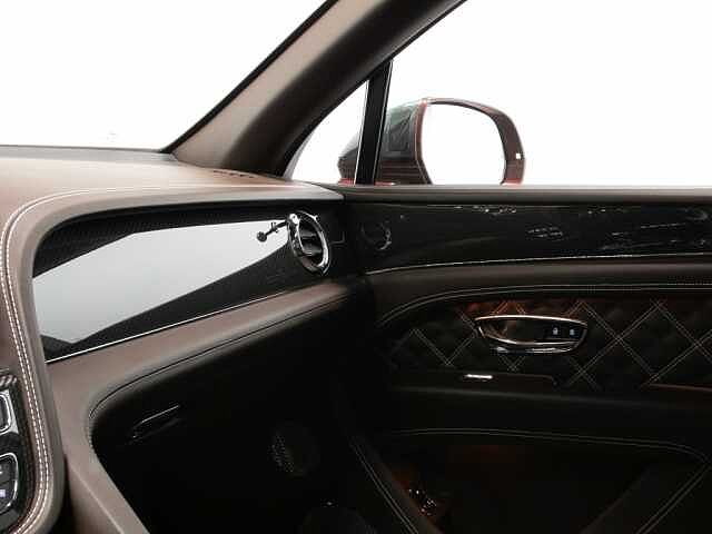 20:Bentley Bentayga First Edition V8, SUV, Cricketball, Bentley Maastricht